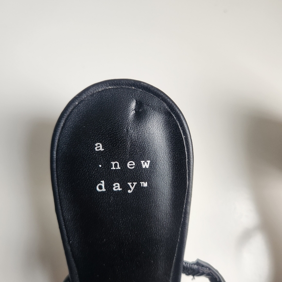 A New Day Block Heel - Picture 4 of 8